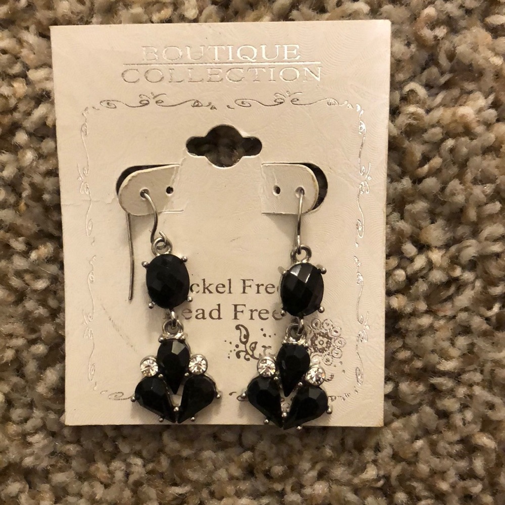 Sliver And Black Stone Earrings - Picture 2 of 4